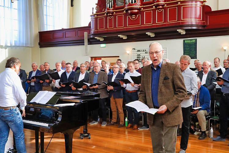 27 okt 2018 - Groot mannenkoor Midden Holland en gemengd koor Encore in de Geref.Kerk_30